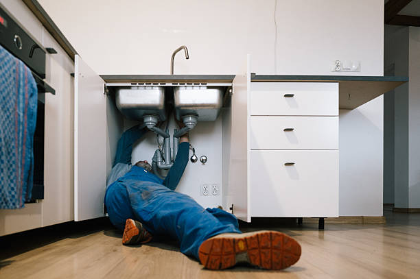 Professional Leak Detection technician working in Burbank, IL